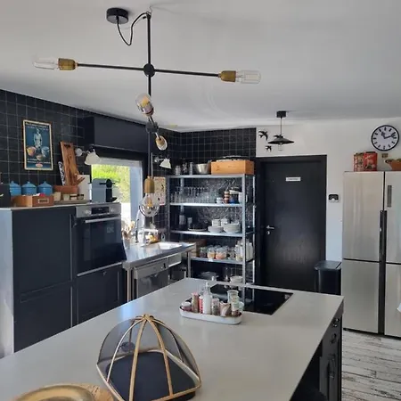 Maison Bord De *